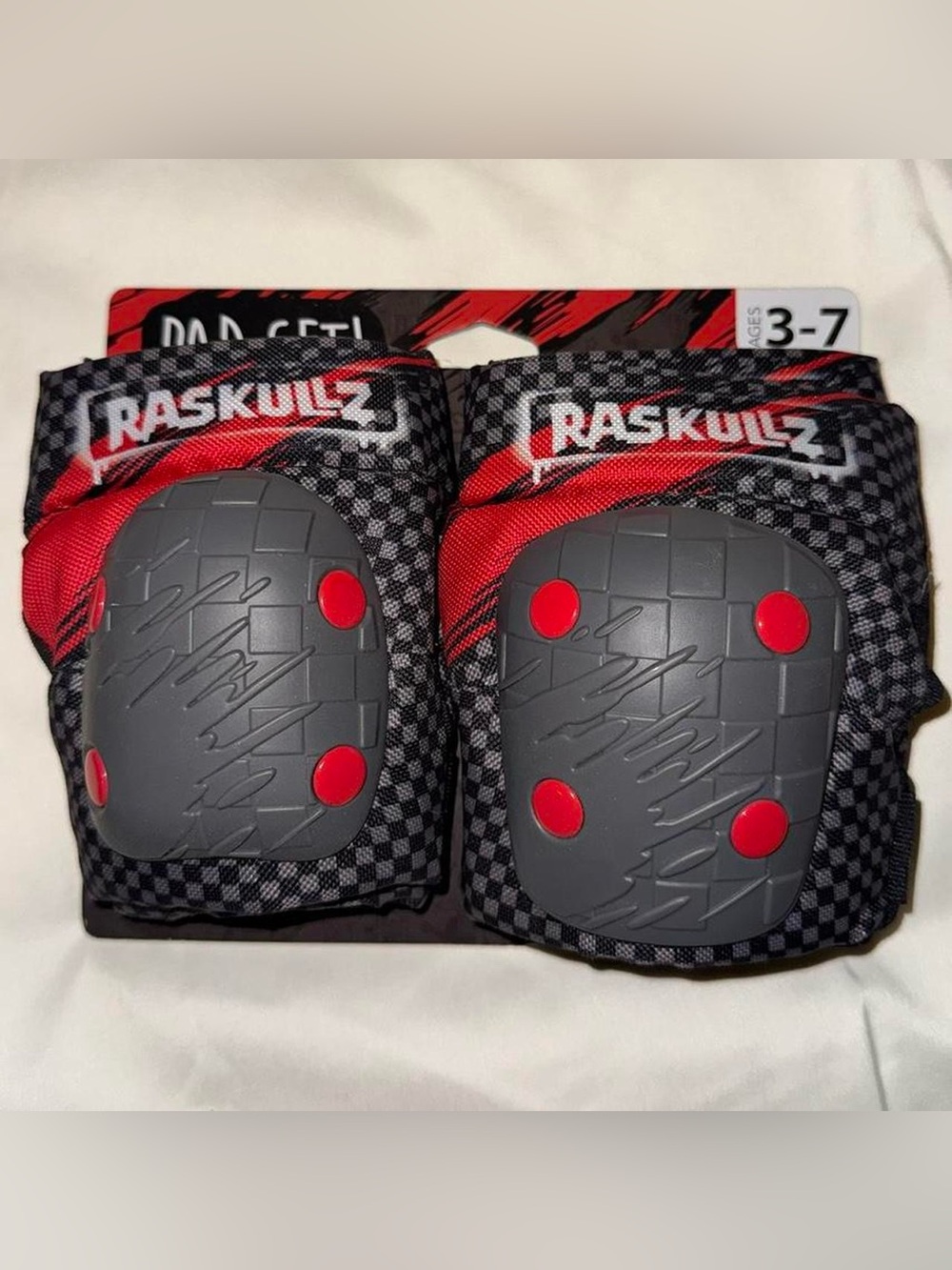Raskullz Kids Grey & Red Knee Pads Set